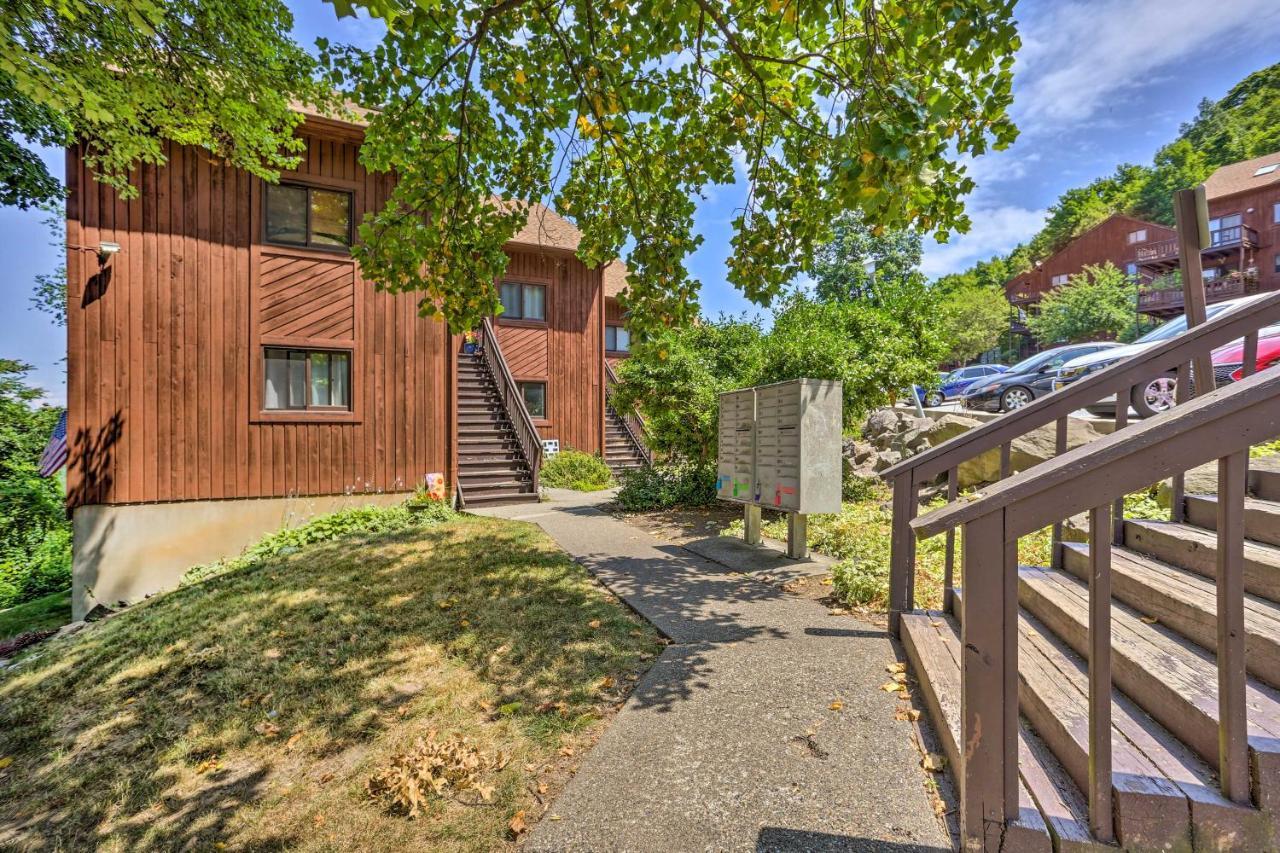Vernon Township Condo With Balcony Near Ski Lifts! 外观 照片